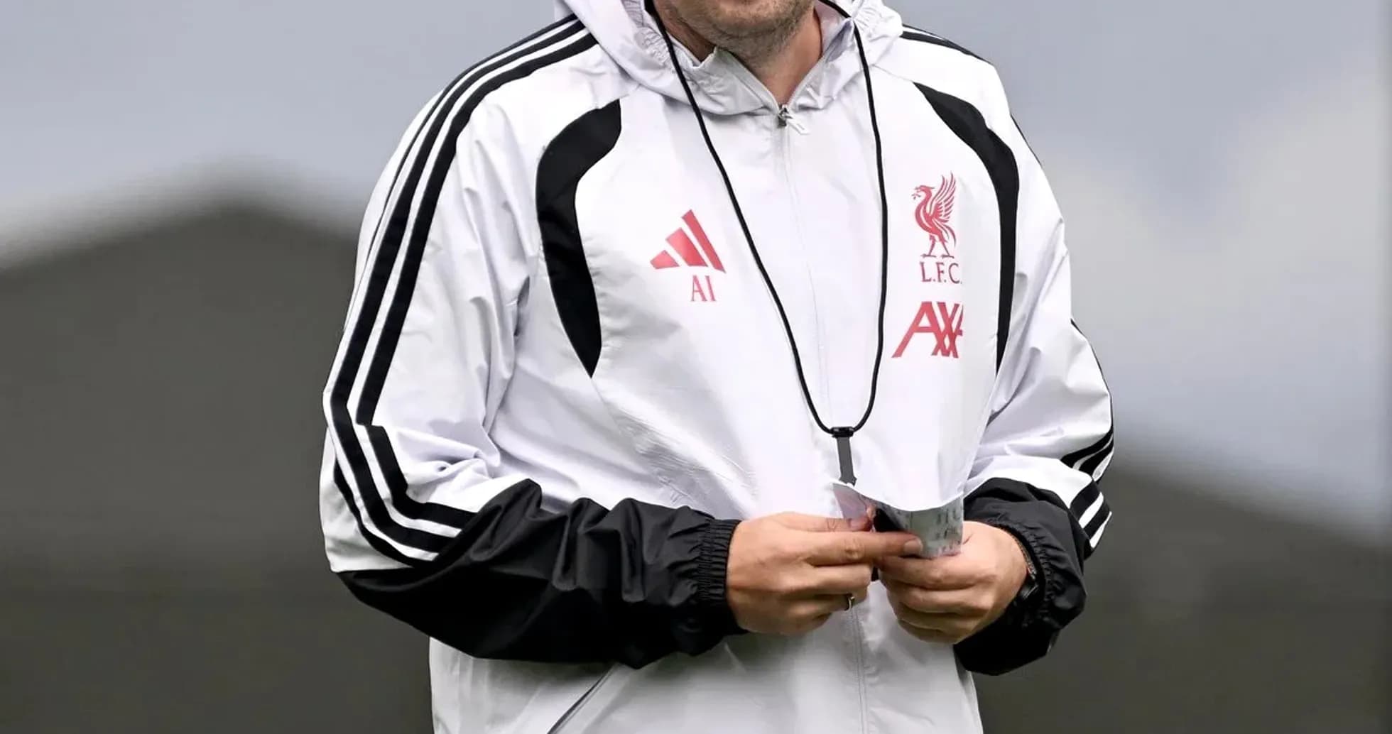 Entrenador de Liverpool en sesión de entrenamiento Entrenador de Liverpool en sesión de entrenamiento