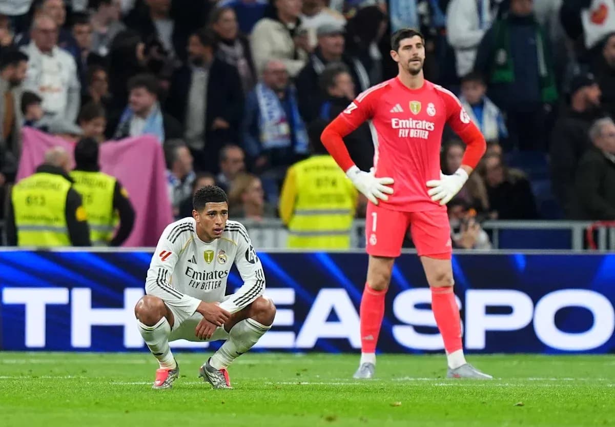 Jugadores del Real Madrid en el campo tras el partido Jugadores del Real Madrid en el campo tras el partido