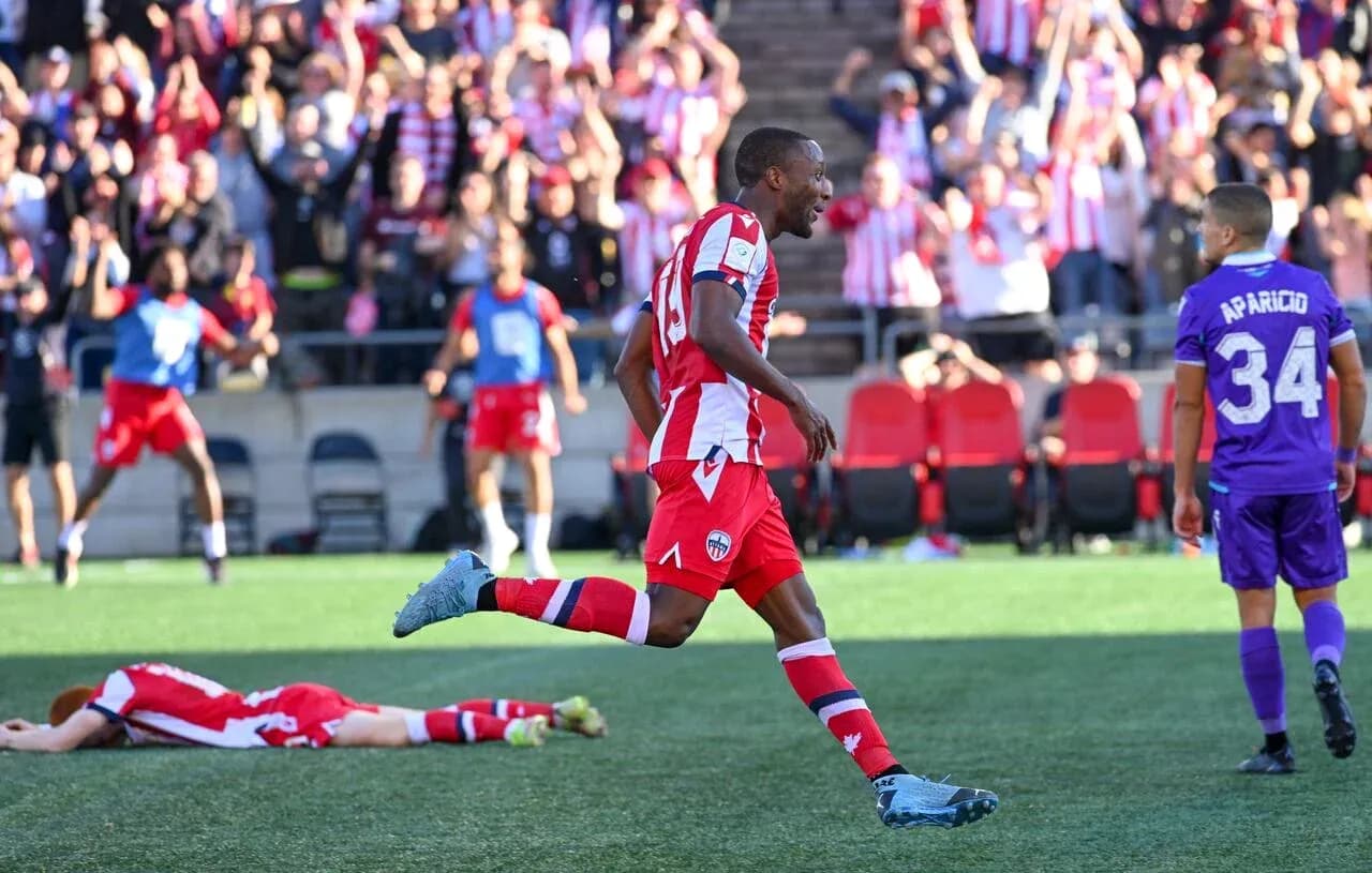 Jugador de Atlético Ottawa celebrando un gol Jugador de Atlético Ottawa celebrando un gol