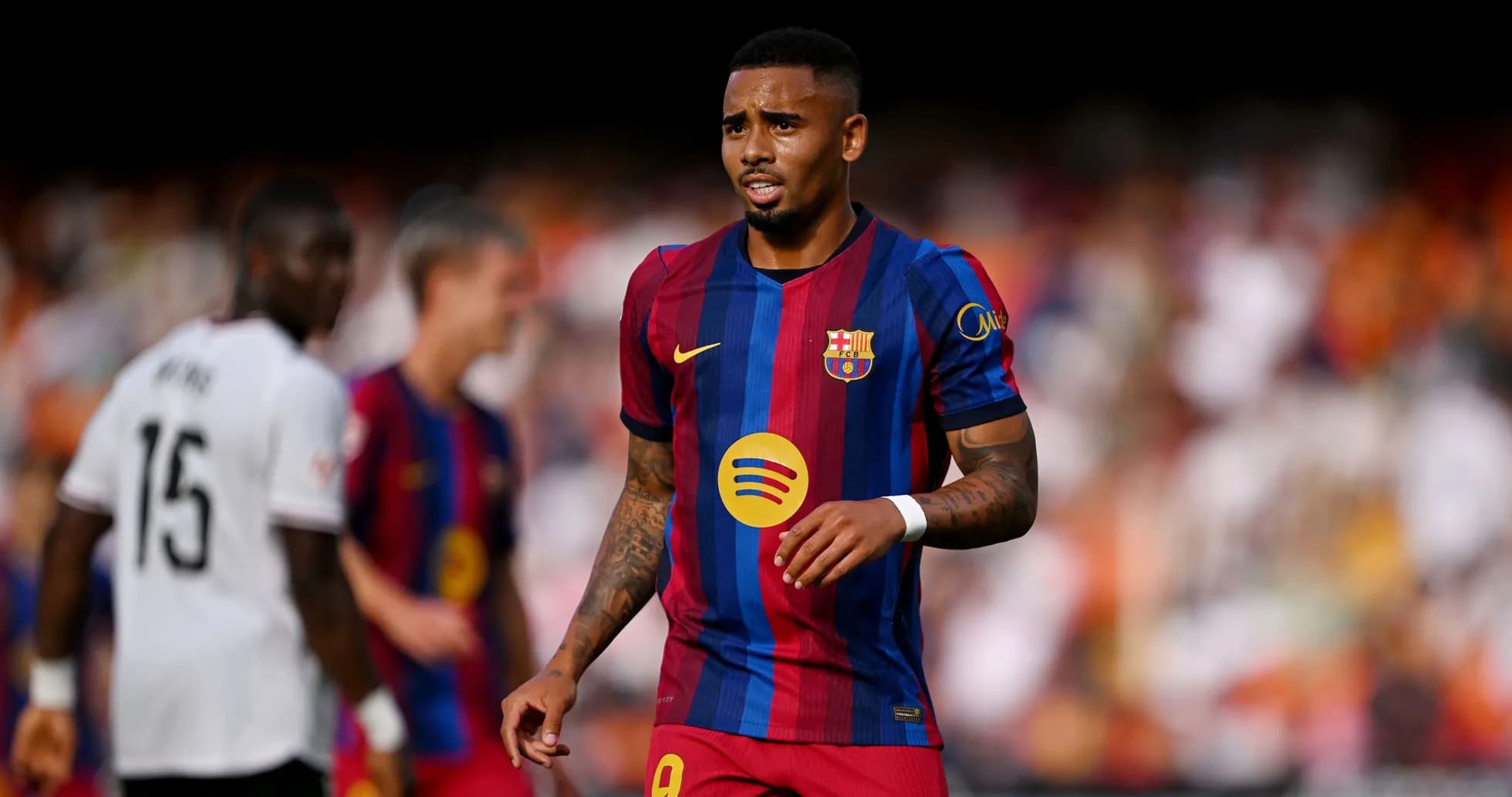 Jugador de Barcelona en el campo durante el partido Jugador de Barcelona en el campo durante el partido