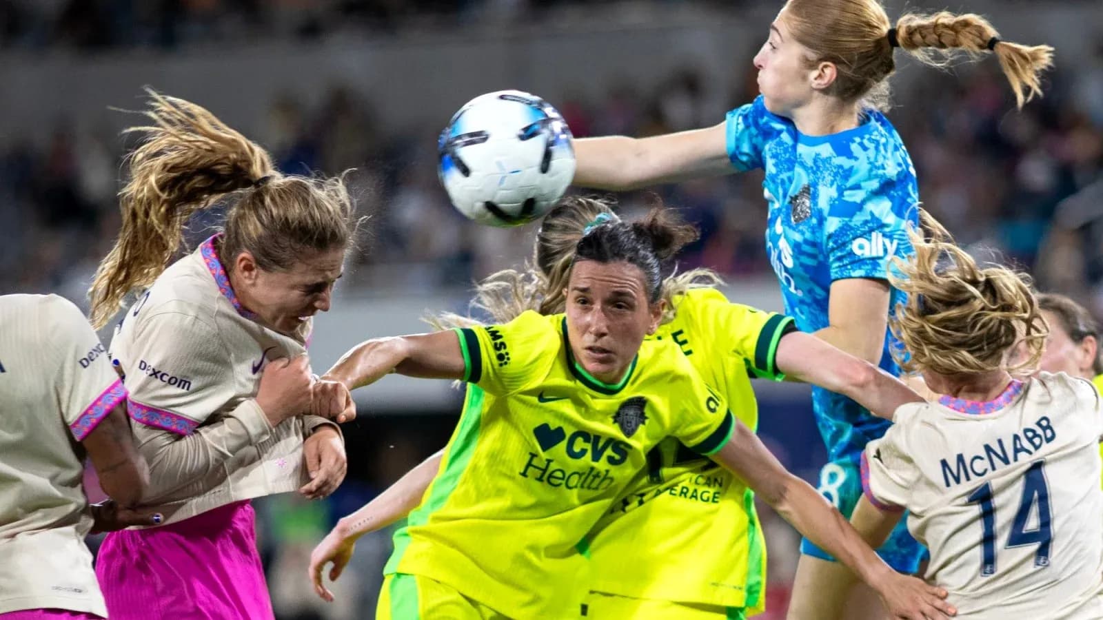 Jugadora del Houston Dash en acción durante el partido Jugadora del Houston Dash en acción durante el partido