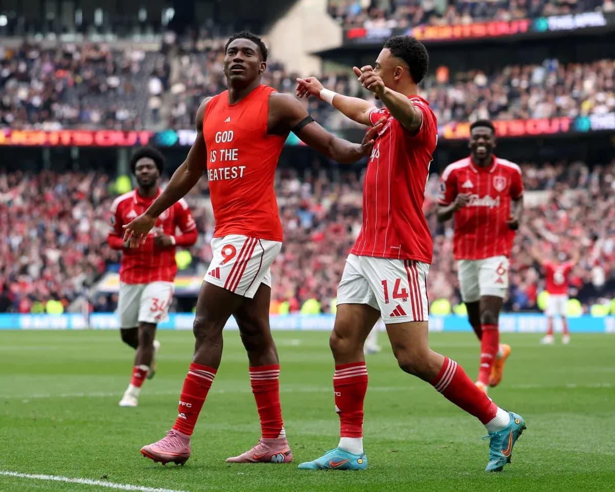 Jugadores de Nottingham Forest celebrando un gol Jugadores de Nottingham Forest celebrando un gol