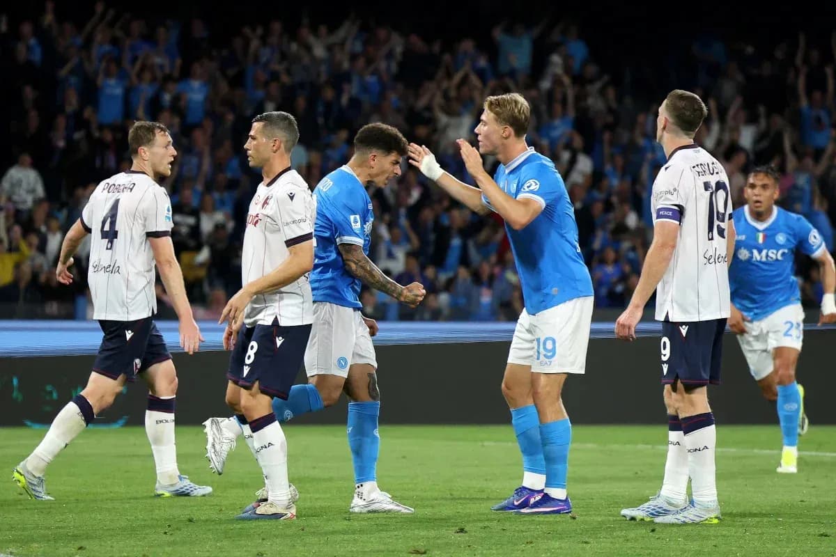 Jugadores de Napoli celebrando un gol en el partido Jugadores de Napoli celebrando un gol en el partido