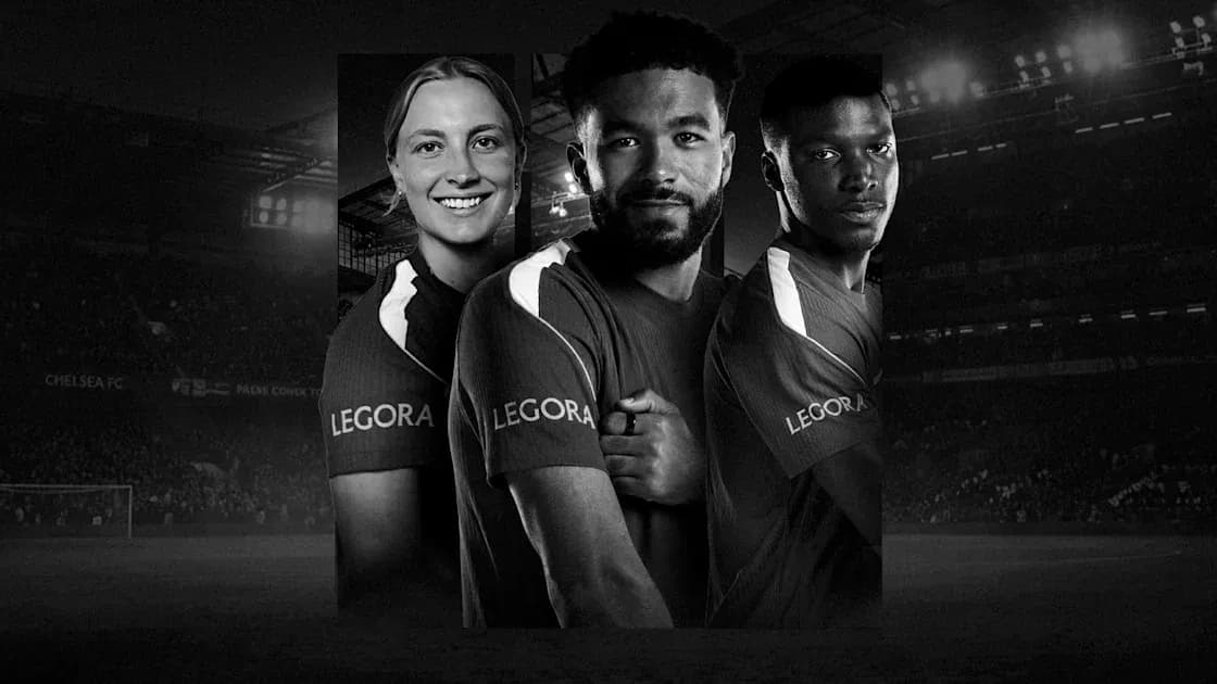 Tres jugadores de Chelsea FC posando juntos Tres jugadores de Chelsea FC posando juntos