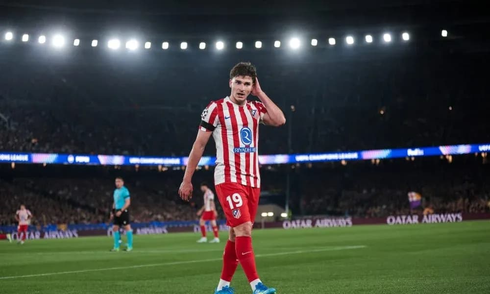 Jugador del Atlético de Madrid en partido de Champions Jugador del Atlético de Madrid en partido de Champions