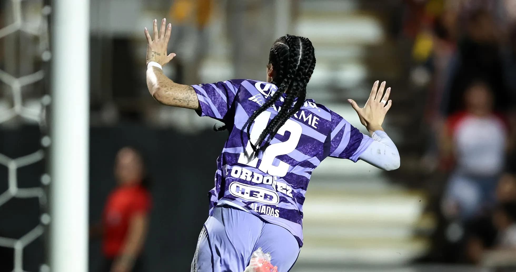 Jugadora de América W celebrando un gol Jugadora de América W celebrando un gol