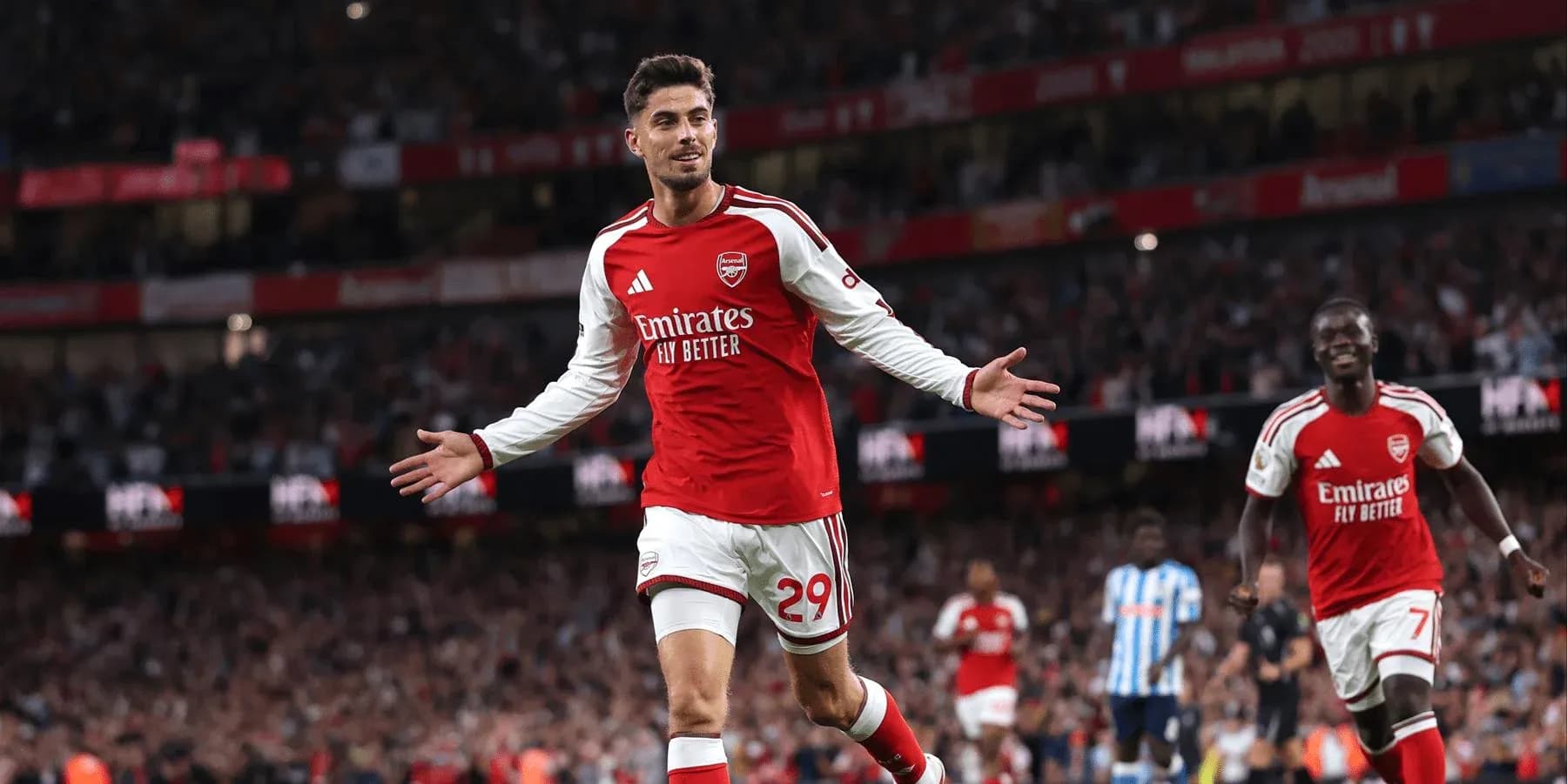 Jugador de Arsenal celebrando un gol Jugador de Arsenal celebrando un gol