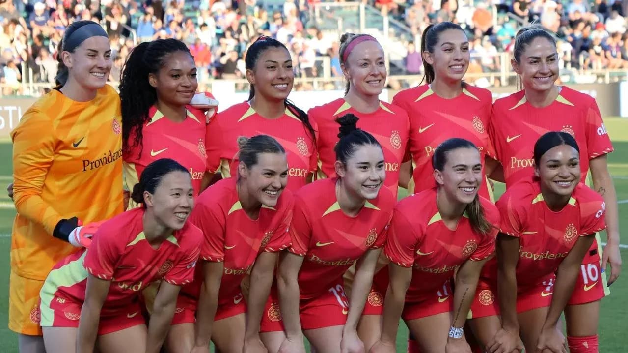 Equipo de Portland Thorns W posando para foto Equipo de Portland Thorns W posando para foto