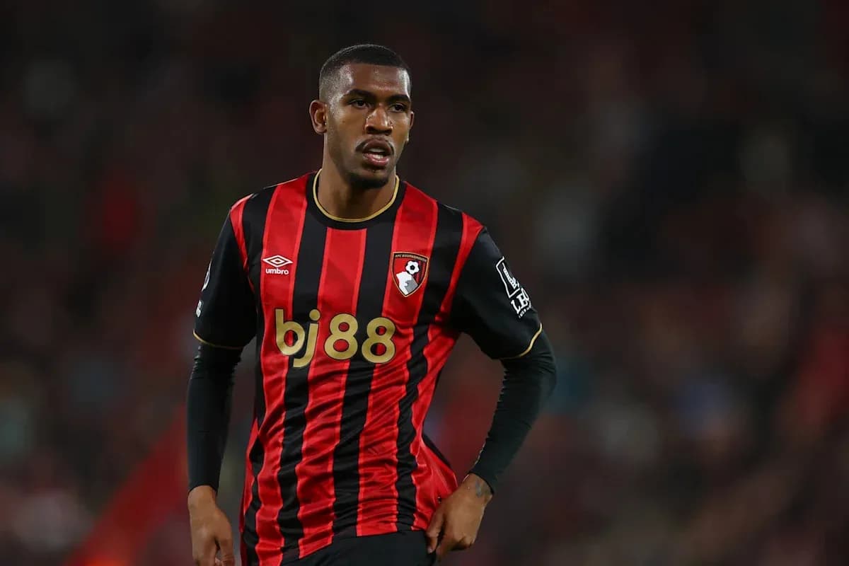 Jugador de AFC Bournemouth en acción durante partido Jugador de AFC Bournemouth en acción durante partido