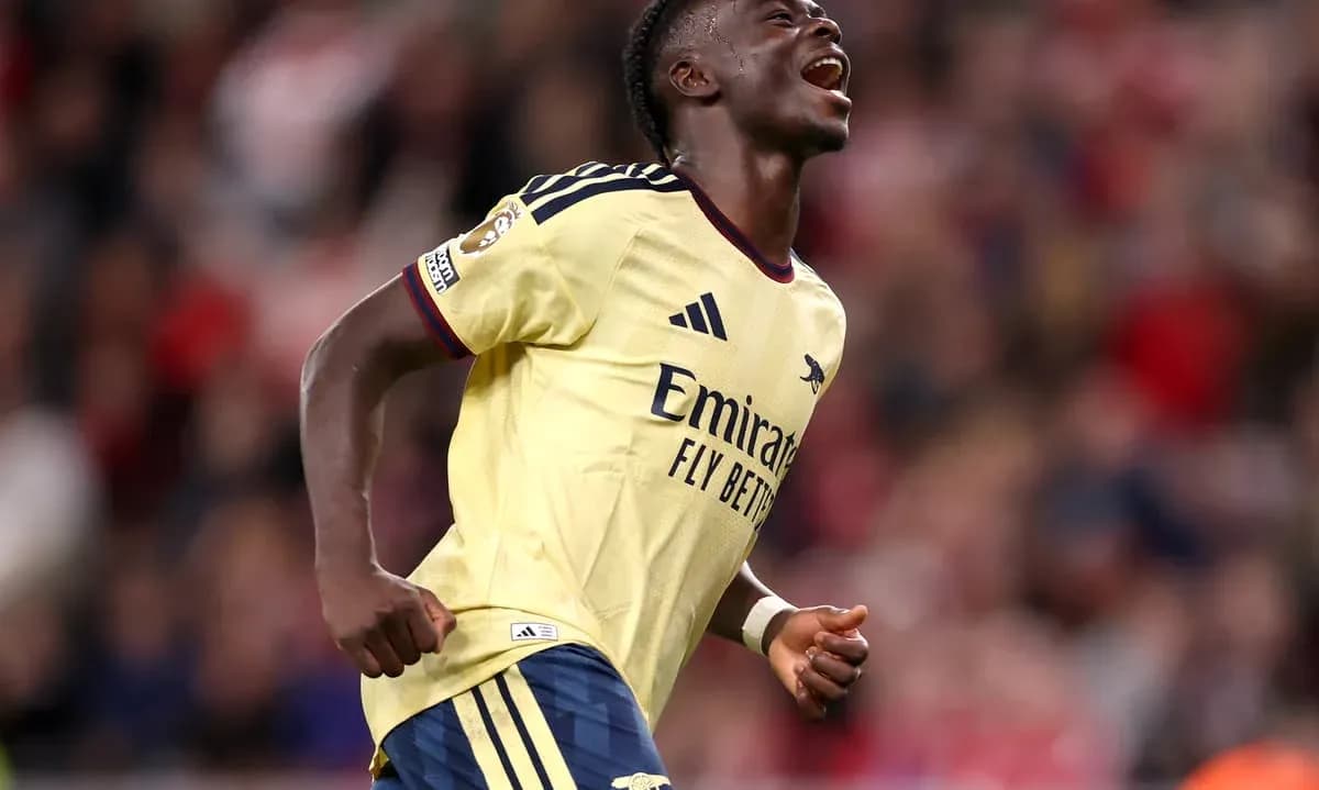 Jugador de Arsenal celebrando un gol Jugador de Arsenal celebrando un gol