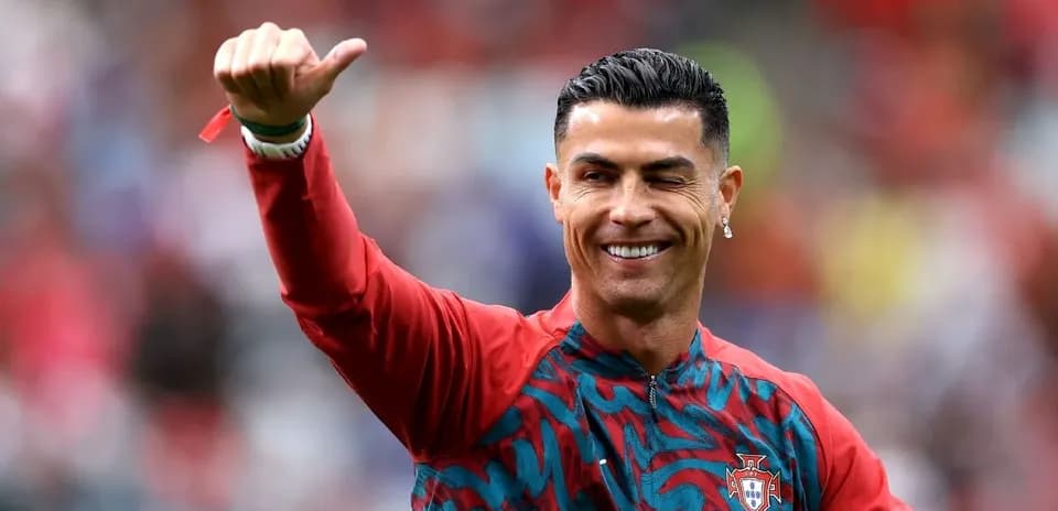 Cristiano Ronaldo saludando durante calentamiento previo Cristiano Ronaldo saludando durante calentamiento previo