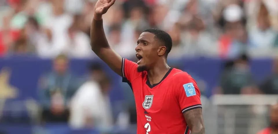 Jugador de Inglaterra señalando durante el partido Jugador de Inglaterra señalando durante el partido