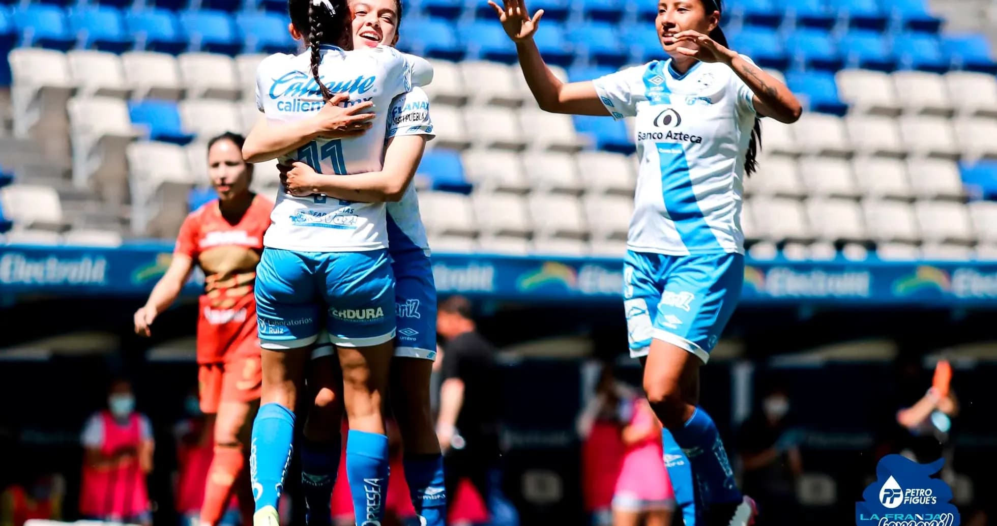 Jugadoras de Puebla celebrando un gol Jugadoras de Puebla celebrando un gol
