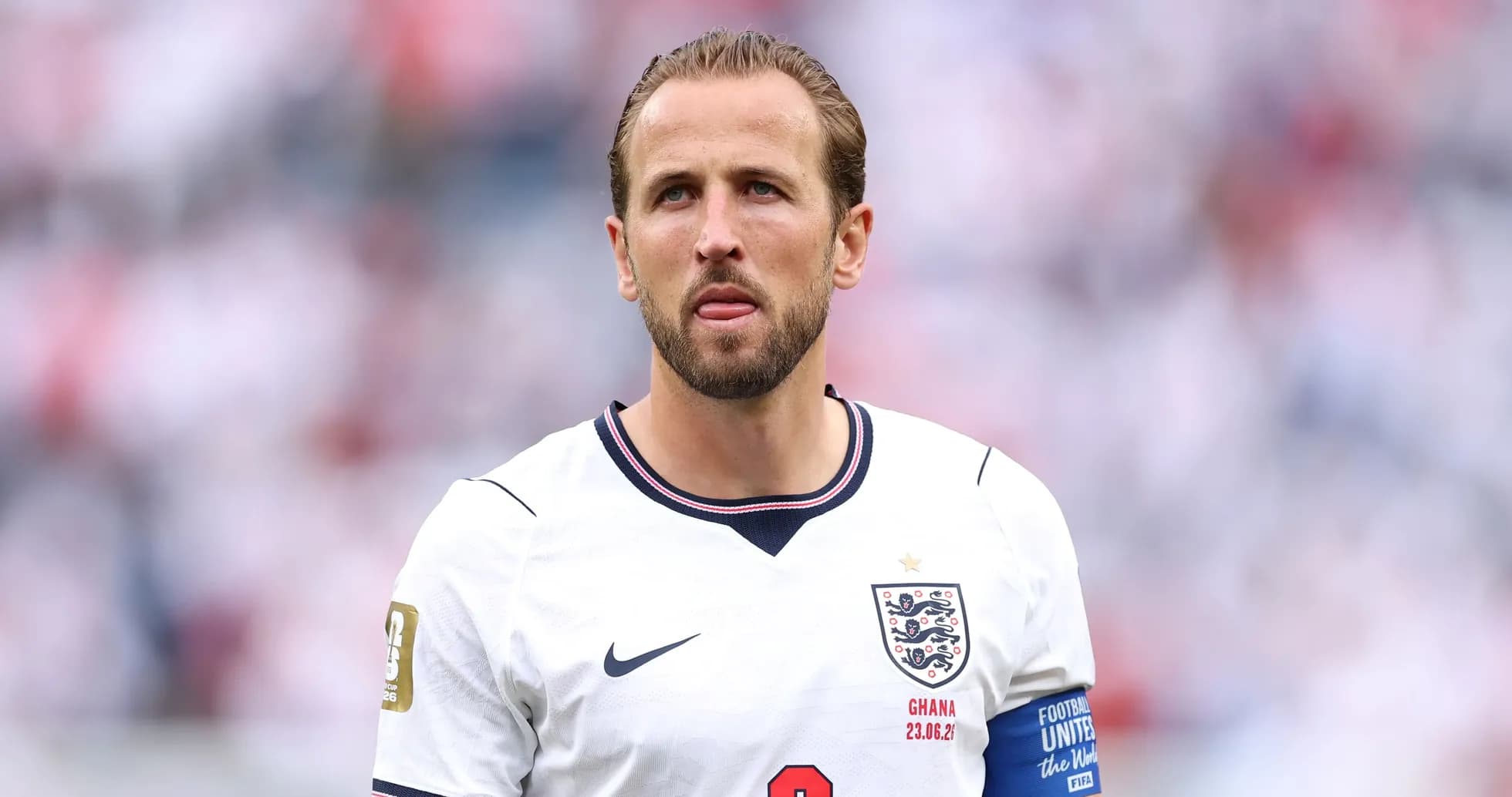 Jugador de Inglaterra en partido con camiseta blanca Jugador de Inglaterra en partido con camiseta blanca