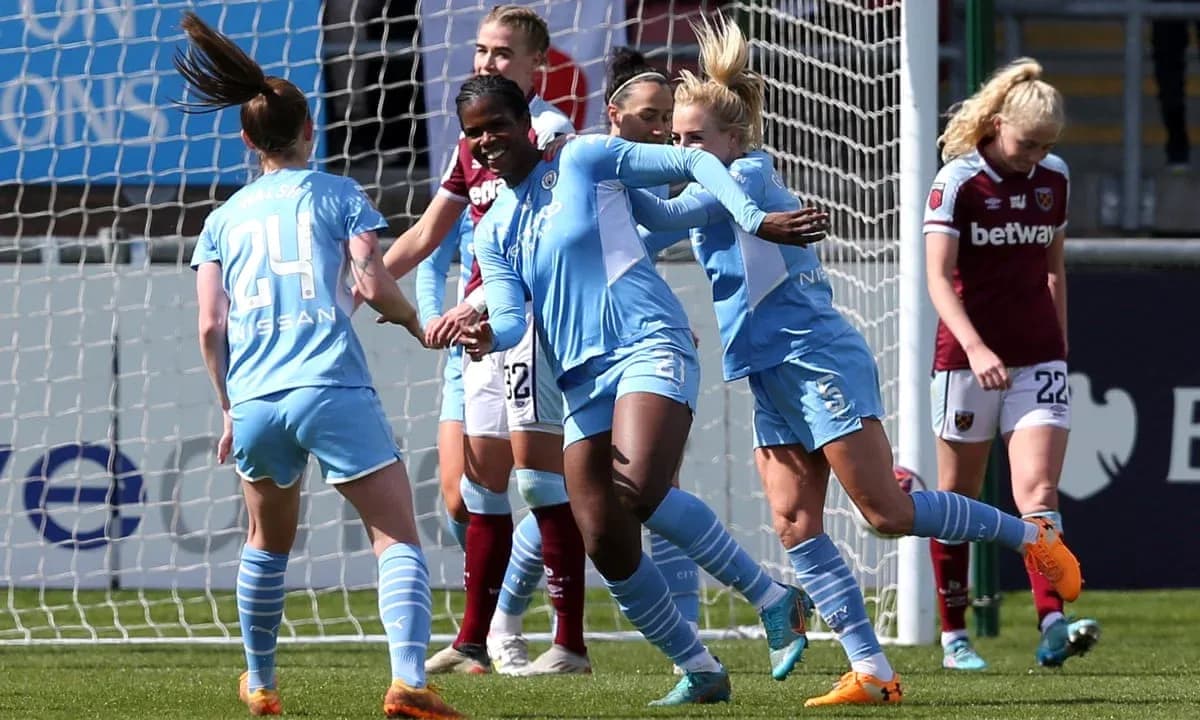 Jugadoras de Manchester City celebrando un gol Jugadoras de Manchester City celebrando un gol