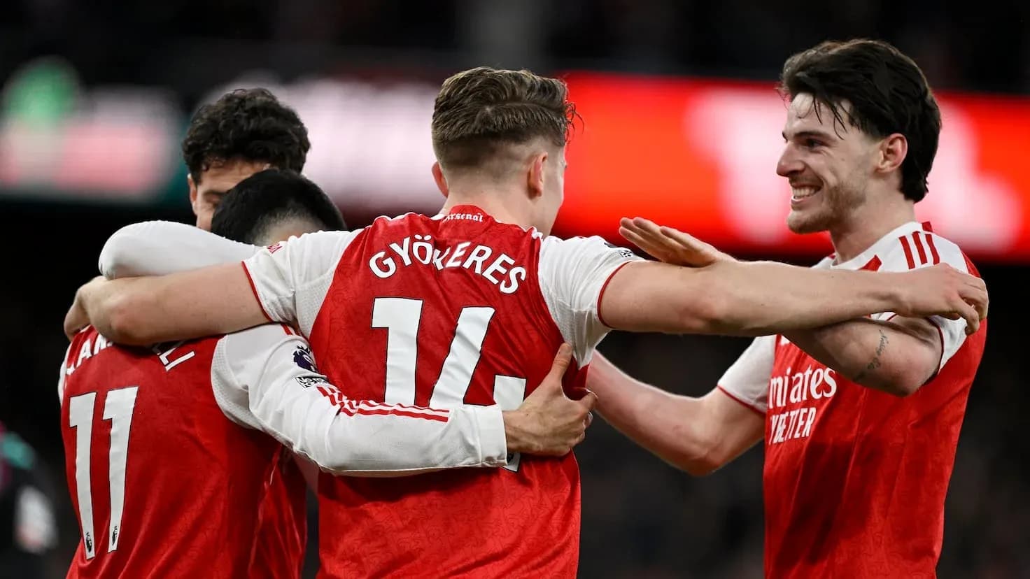 Jugadores de Arsenal celebrando un gol Jugadores de Arsenal celebrando un gol