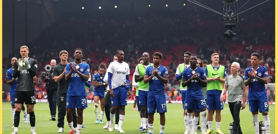 Jugadores de Chelsea aplaudiendo a los aficionados Jugadores de Chelsea aplaudiendo a los aficionados