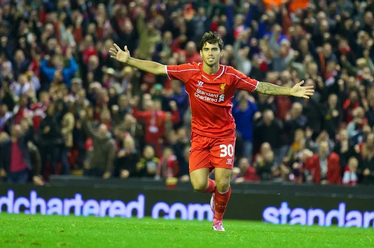 Jugador de Liverpool celebrando un gol en el estadio Jugador de Liverpool celebrando un gol en el estadio