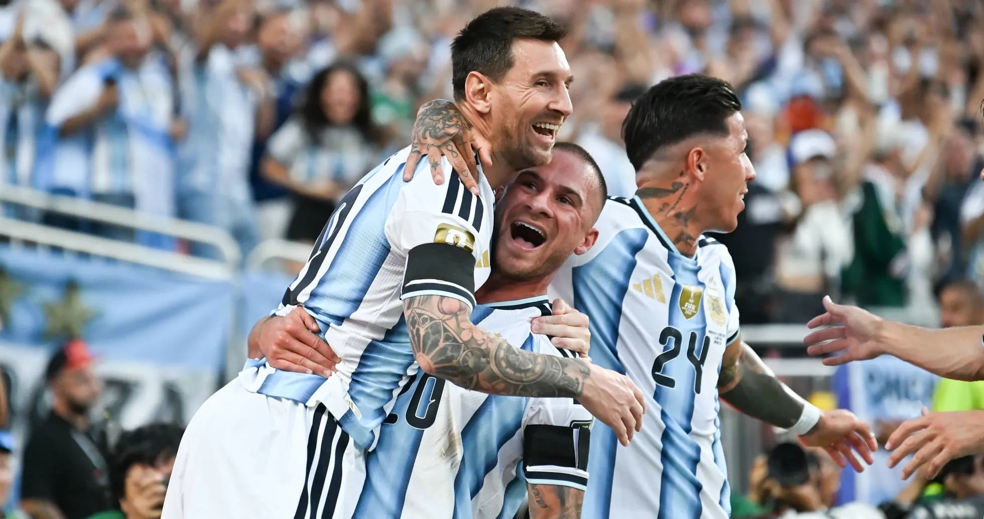Jugadores de Argentina celebrando un gol en el partido Jugadores de Argentina celebrando un gol en el partido