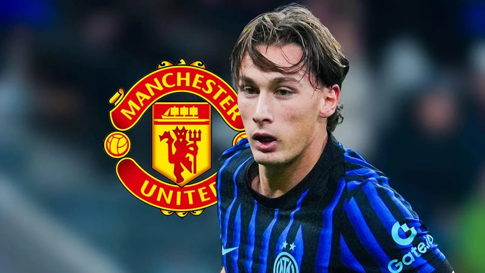 Jugador corriendo con el logo de Manchester United Jugador corriendo con el logo de Manchester United