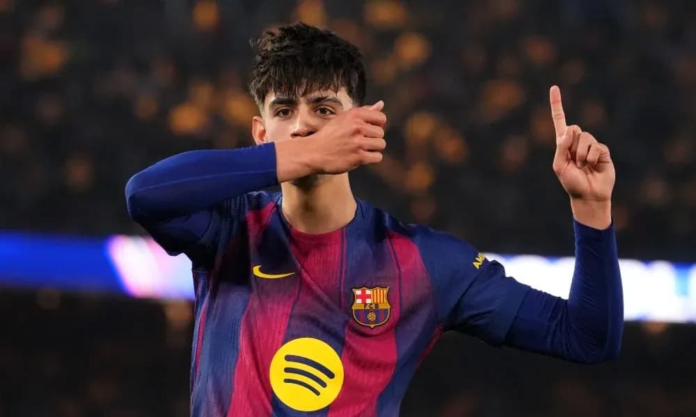 Jugador del FC Barcelona señalando durante el partido Jugador del FC Barcelona señalando durante el partido