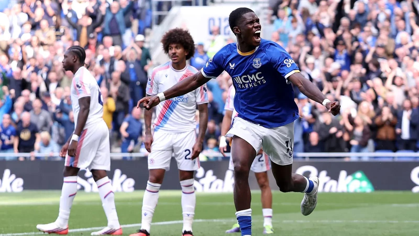 Jugador de Everton celebra un gol durante el partido Jugador de Everton celebra un gol durante el partido