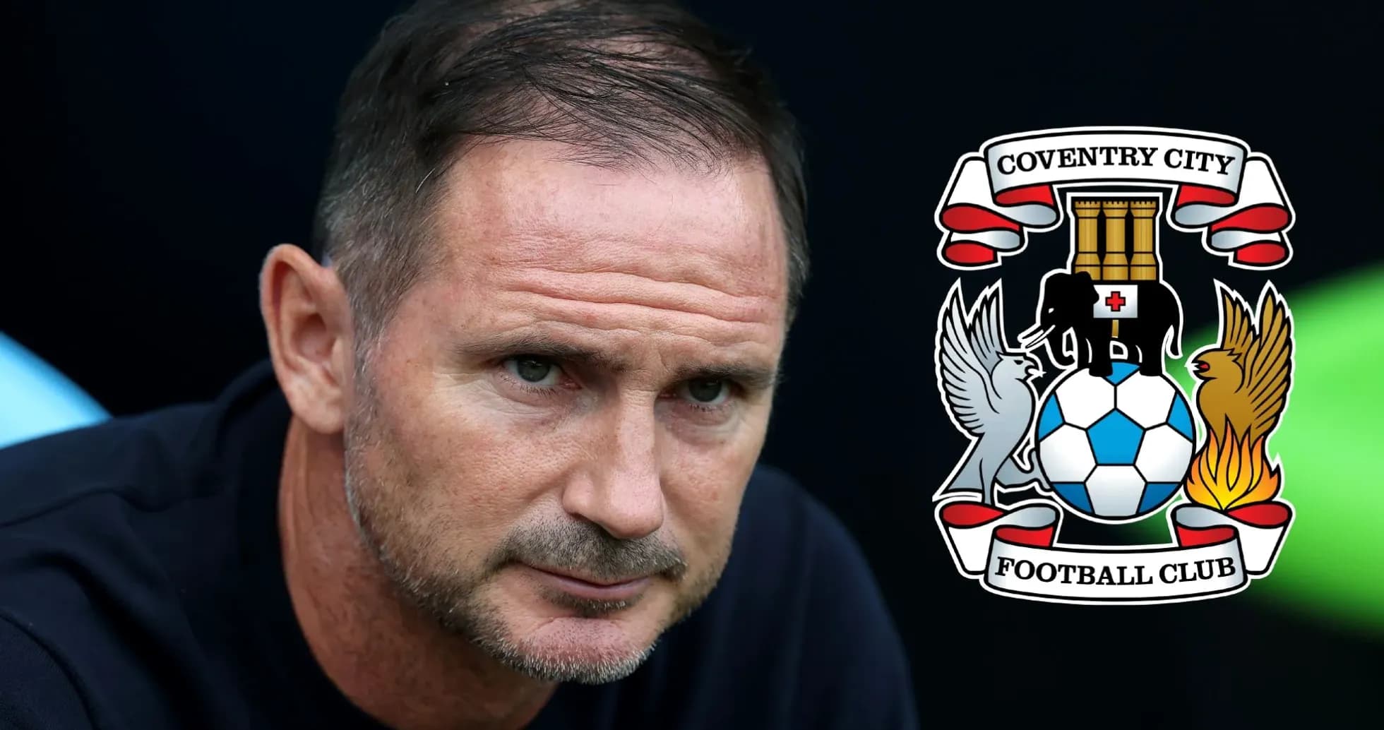 Entrenador de Coventry City en primer plano con escudo Entrenador de Coventry City en primer plano con escudo