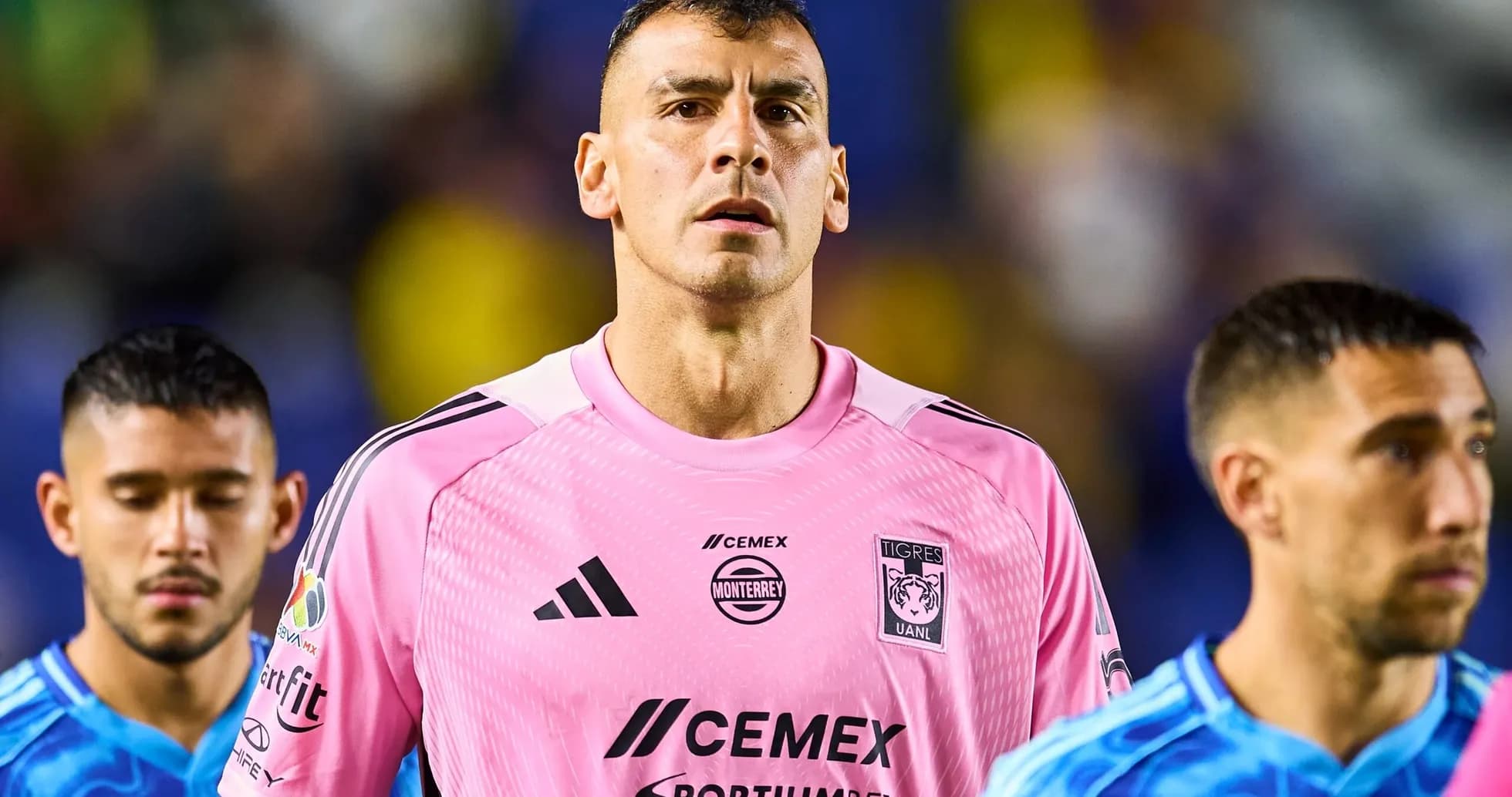 Jugadores de Tigres UANL en el campo Jugadores de Tigres UANL en el campo