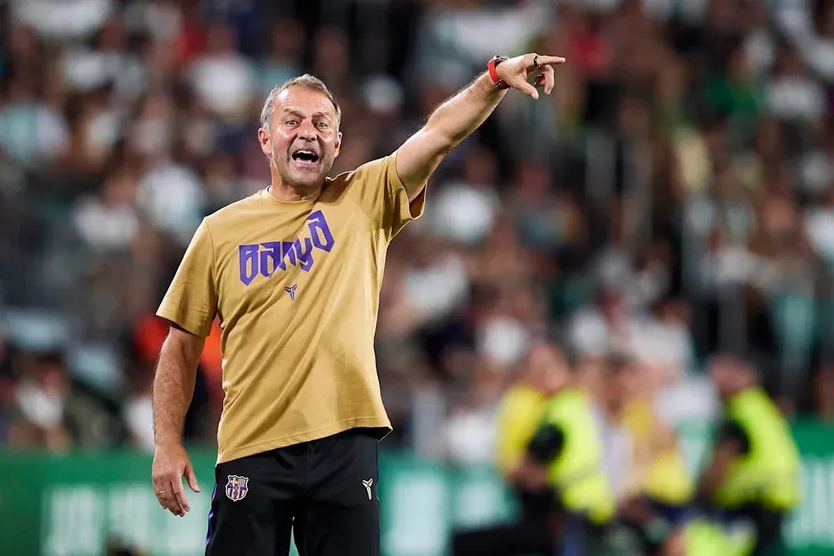 Entrenador dirigiendo al equipo desde la línea de banda Entrenador dirigiendo al equipo desde la línea de banda