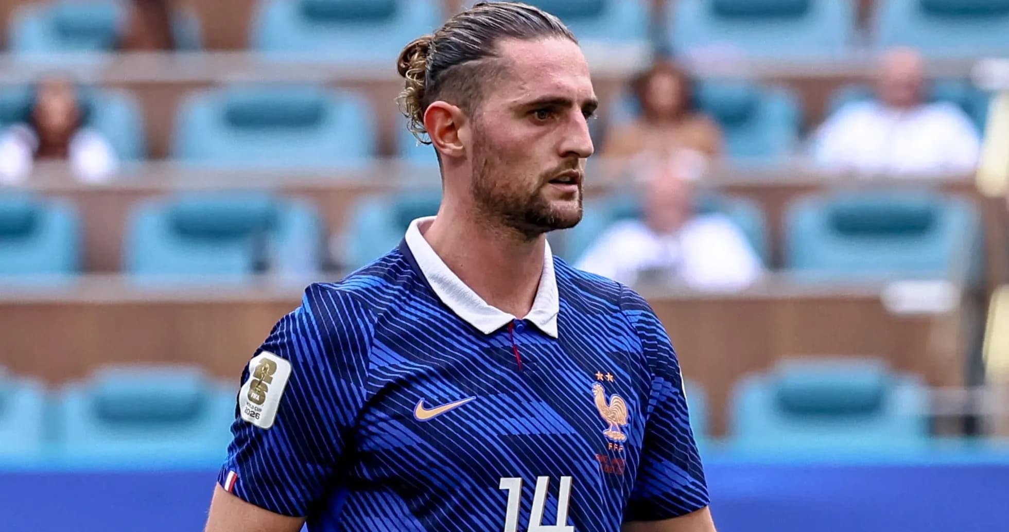 Jugador de Francia en uniforme durante el partido Jugador de Francia en uniforme durante el partido
