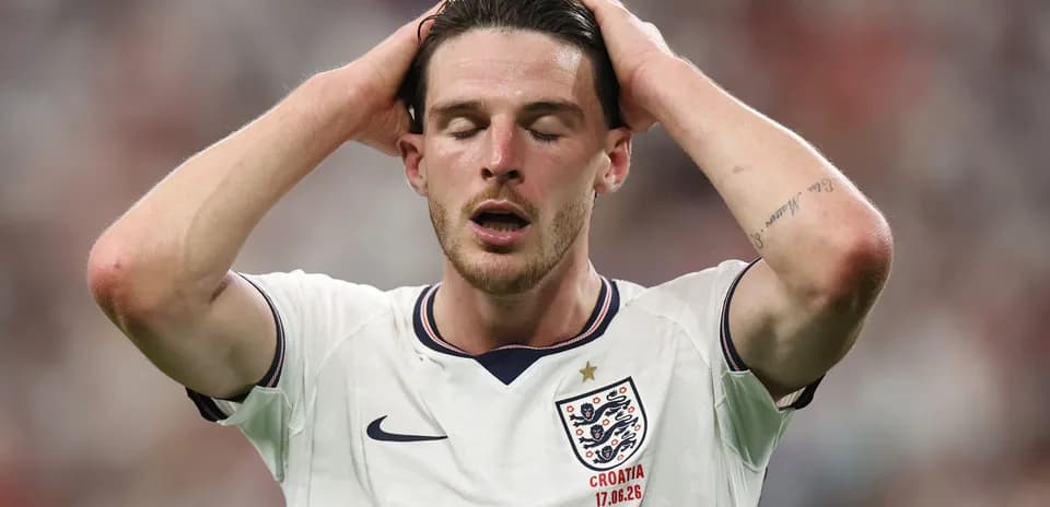 Jugador de Inglaterra con las manos en la cabeza Jugador de Inglaterra con las manos en la cabeza