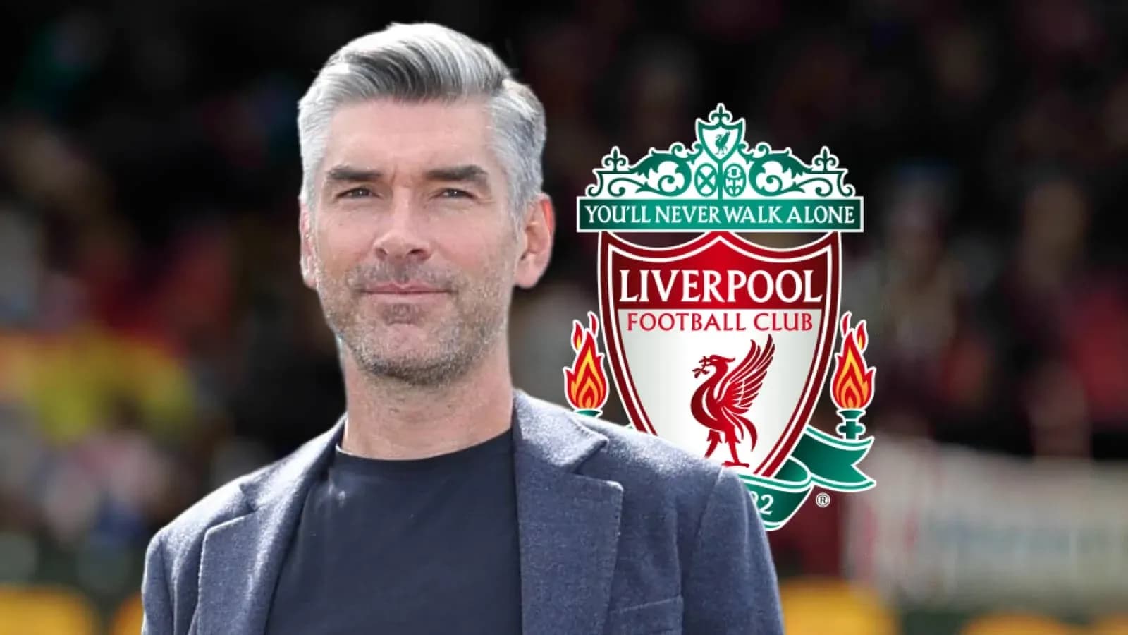 Hombre frente al logo del Liverpool FC Hombre frente al logo del Liverpool FC