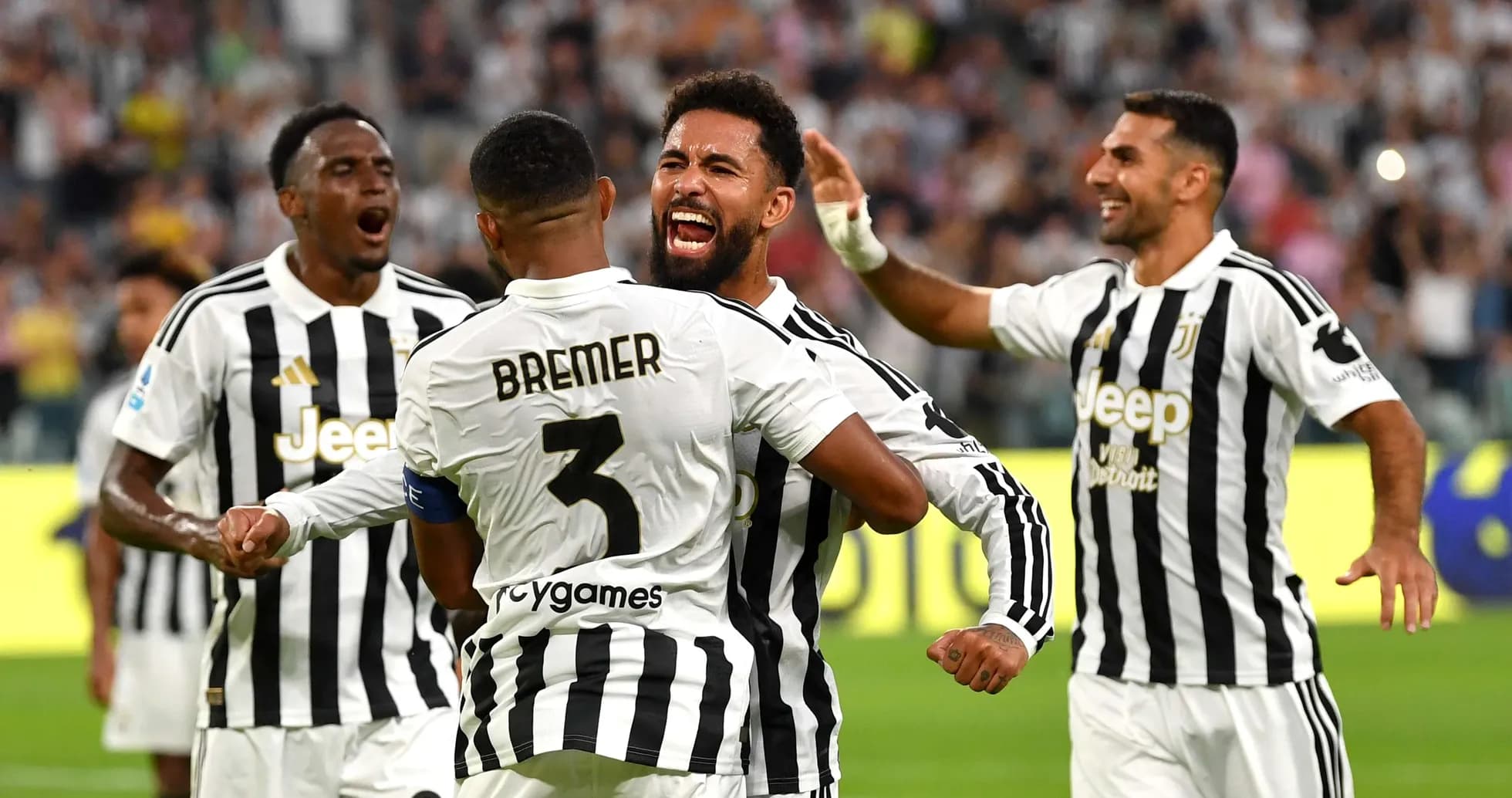 Jugadores de Juventus celebrando un gol Jugadores de Juventus celebrando un gol