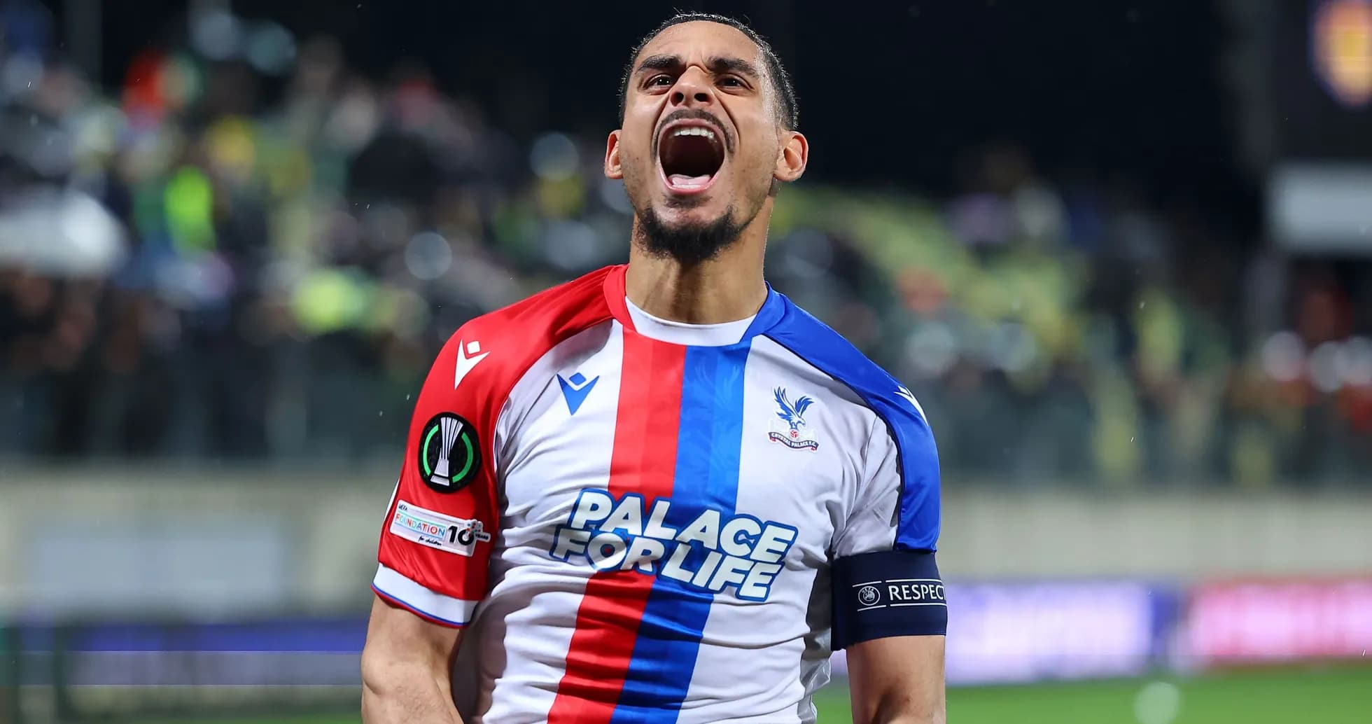 Jugador de Crystal Palace celebrando un gol en partido Jugador de Crystal Palace celebrando un gol en partido