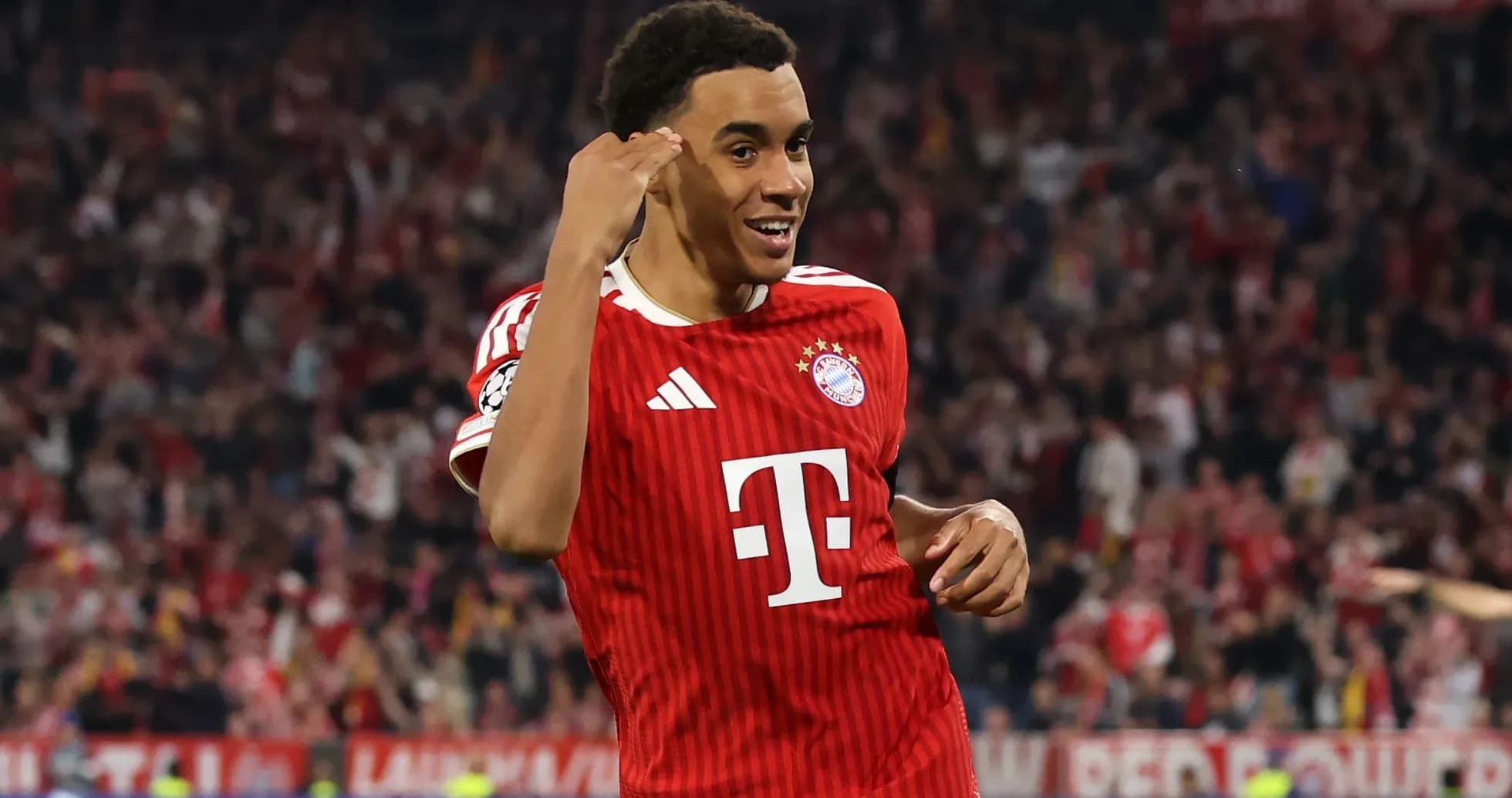 Jugador de Bayern Múnich celebrando un gol Jugador de Bayern Múnich celebrando un gol