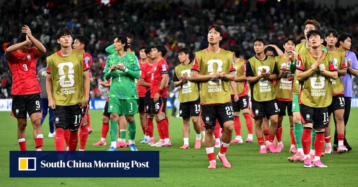 Jugadores de Corea del Sur agradeciendo a la afición Jugadores de Corea del Sur agradeciendo a la afición