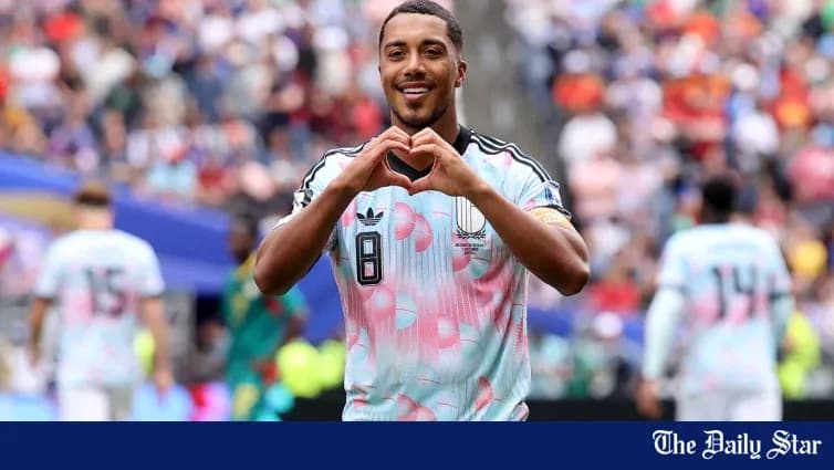 Jugador celebrando con un gesto de corazón Jugador celebrando con un gesto de corazón