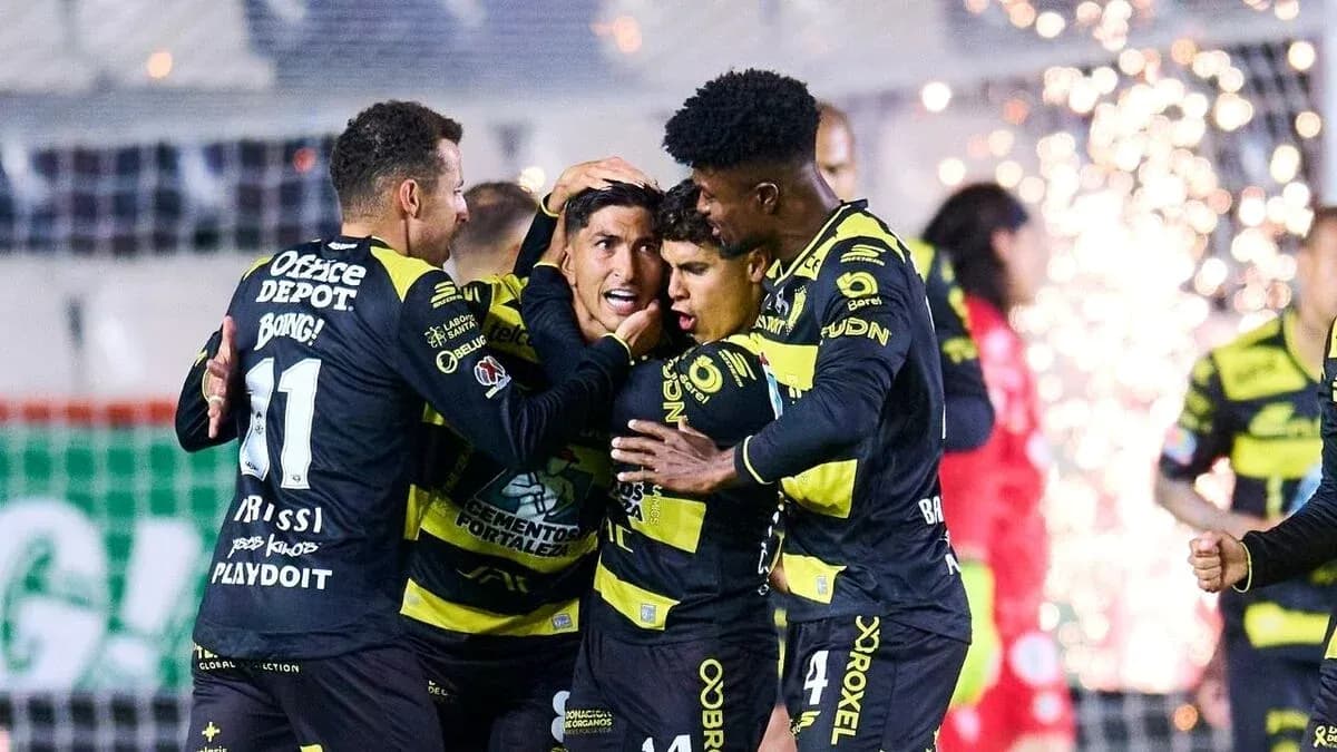 Jugadores de Santos Laguna celebrando un gol Jugadores de Santos Laguna celebrando un gol