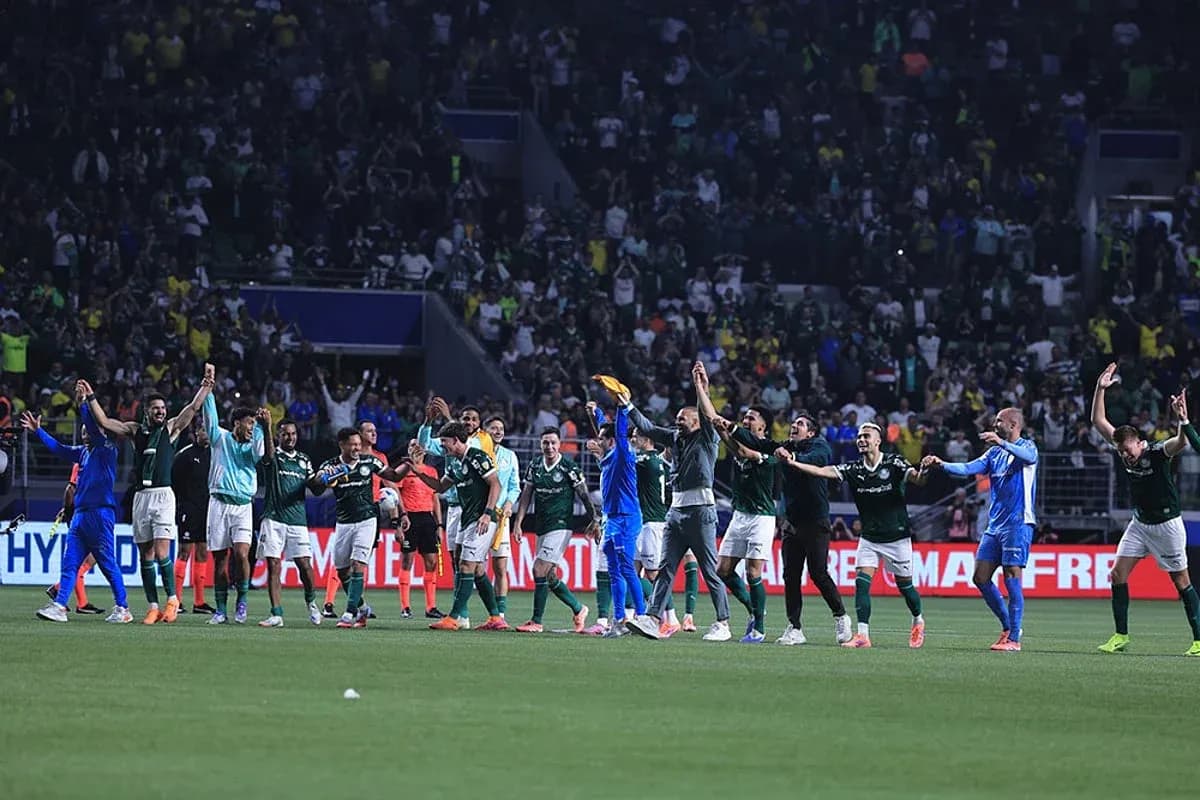 Jugadores de Palmeiras celebrando con la afición Jugadores de Palmeiras celebrando con la afición
