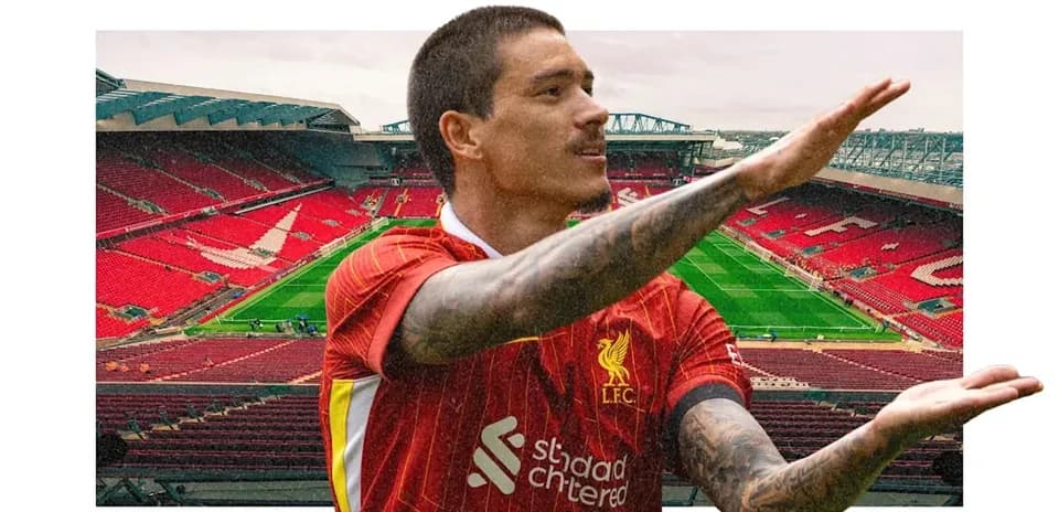Jugador de Liverpool posando en Anfield Jugador de Liverpool posando en Anfield