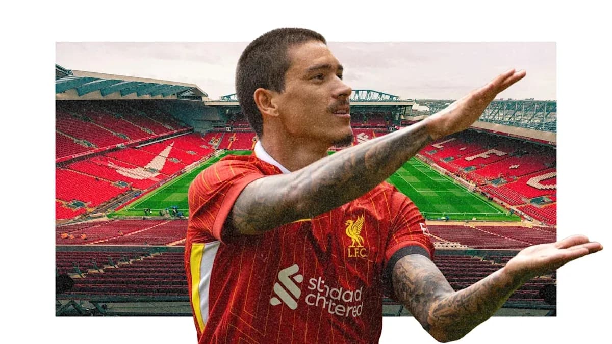 Jugador de Liverpool posando en Anfield Jugador de Liverpool posando en Anfield
