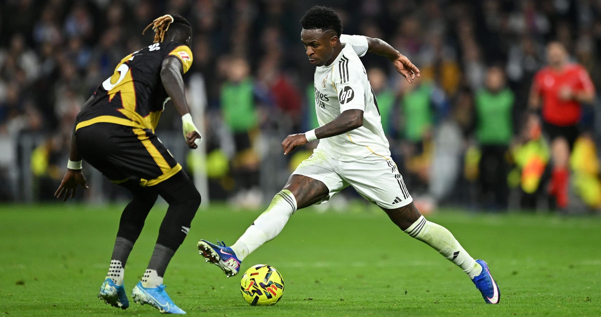 Vinícius Jr. driblando en el partido Vinícius Jr. driblando en el partido