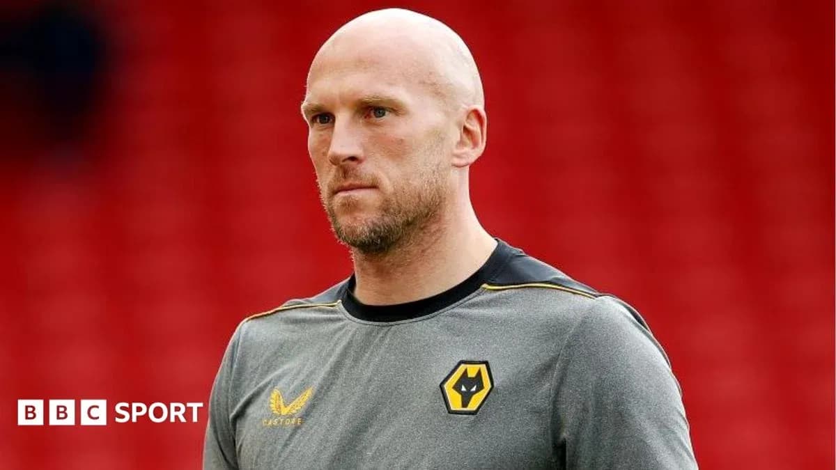 Jugador de Wolverhampton en campo antes del partido Jugador de Wolverhampton en campo antes del partido