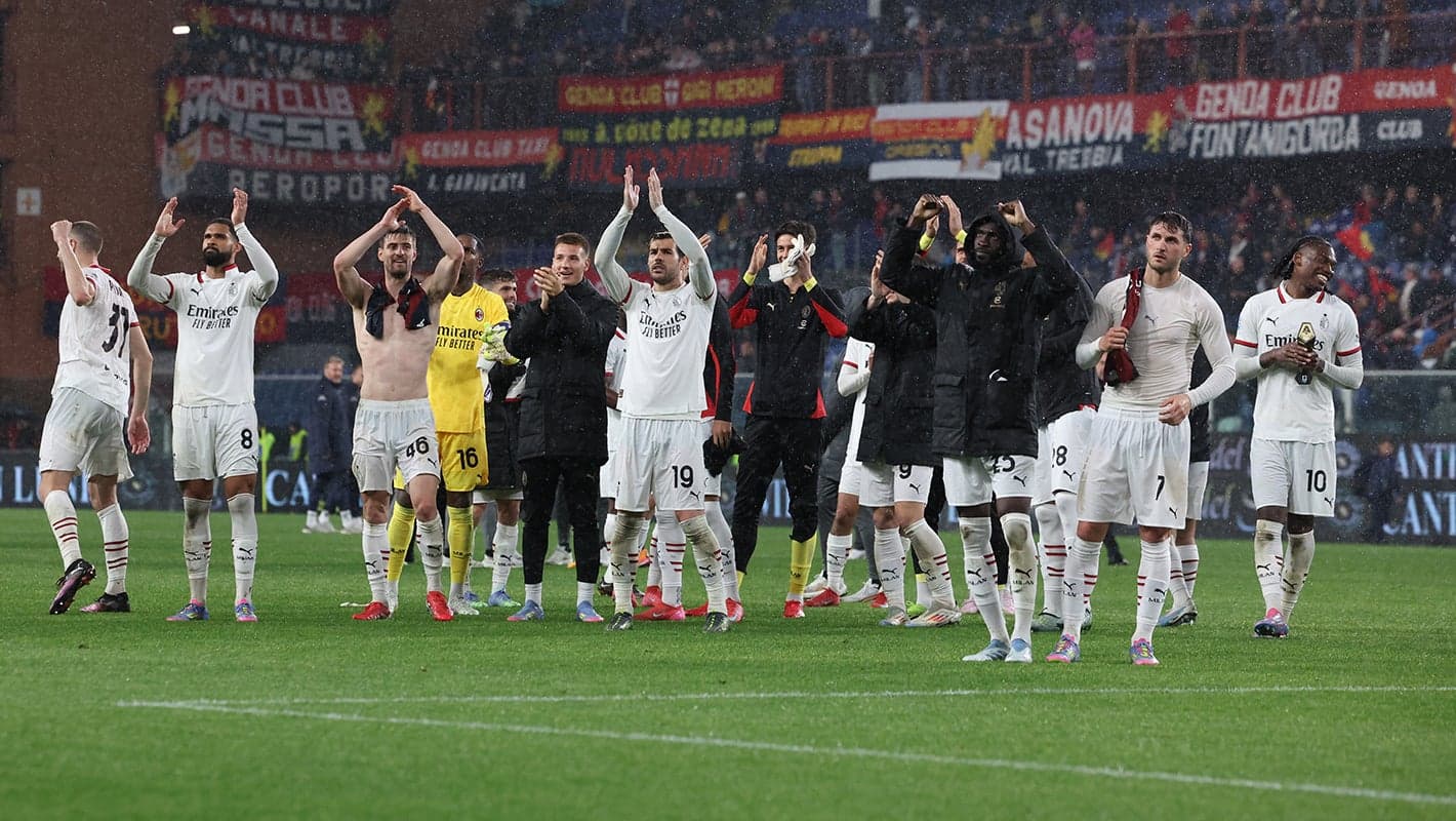 Jugadores del AC Milan celebrando en el estadio Jugadores del AC Milan celebrando en el estadio