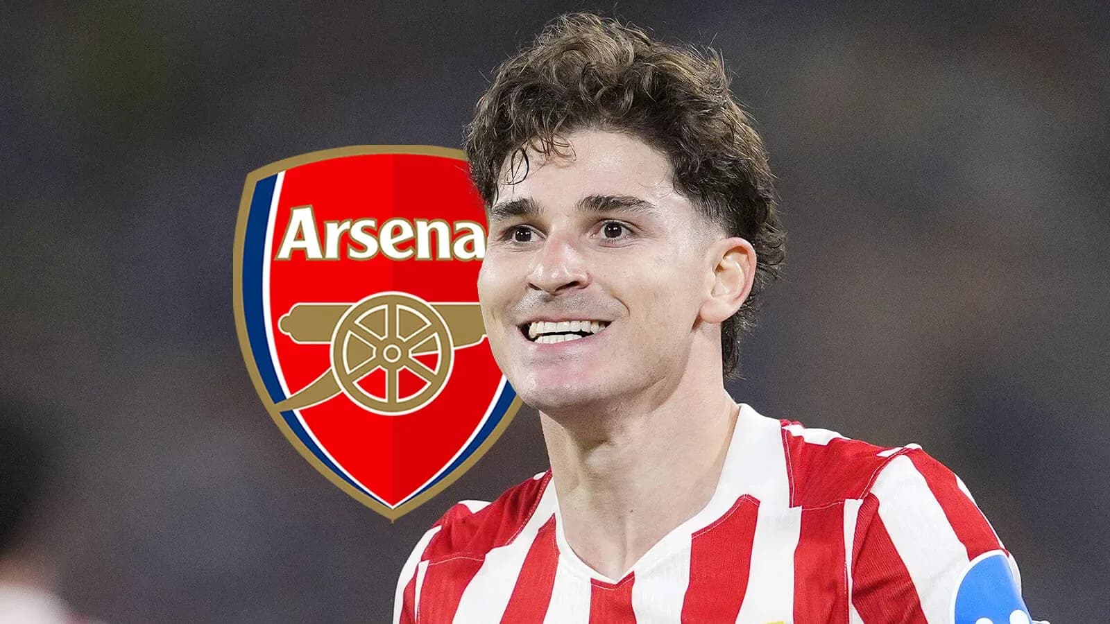 Jugador sonriente con camiseta de Atlético de Madrid Jugador sonriente con camiseta de Atlético de Madrid