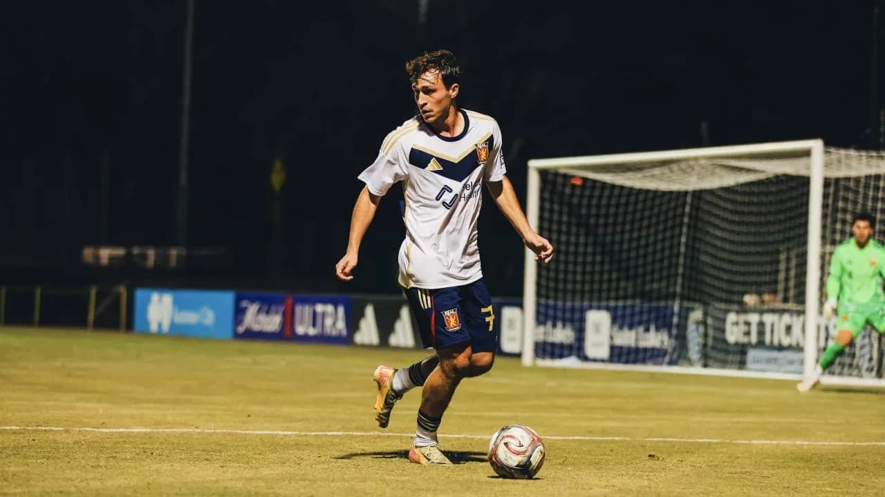 Jugador del Real Monarchs en acción Jugador del Real Monarchs en acción