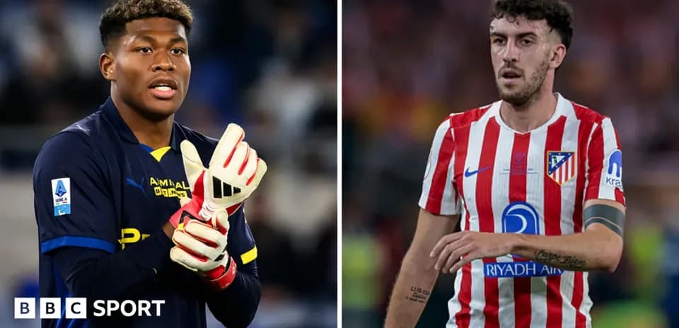 Portero y jugador de fútbol en acción Portero y jugador de fútbol en acción