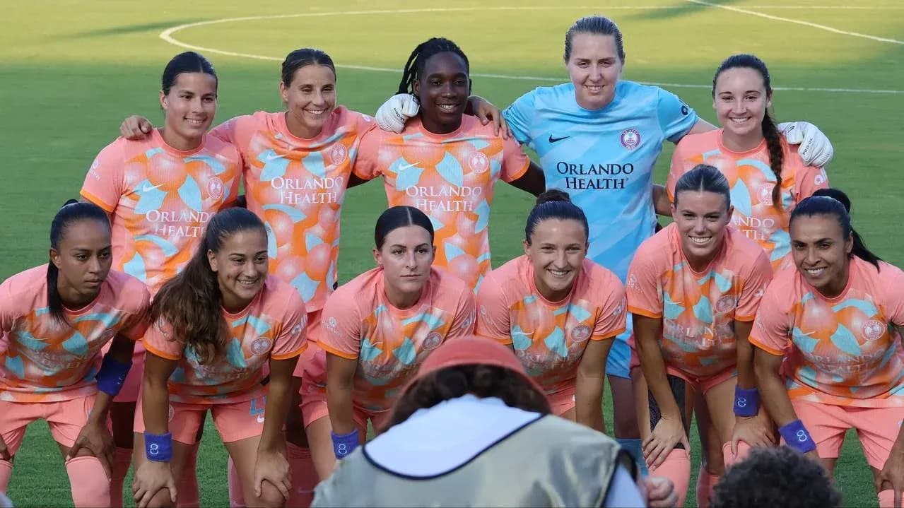 Equipo de Orlando Pride en el campo Equipo de Orlando Pride en el campo