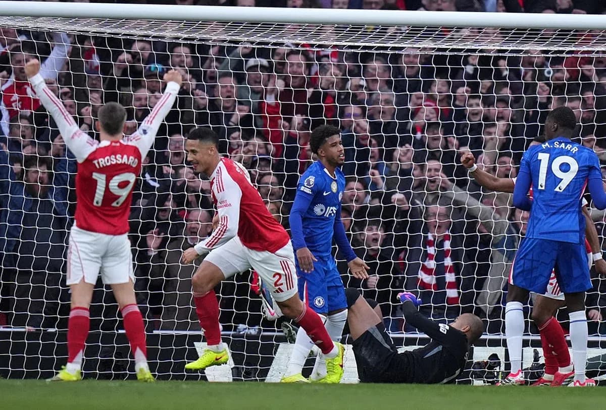 Celebración de gol de Arsenal en el partido Celebración de gol de Arsenal en el partido