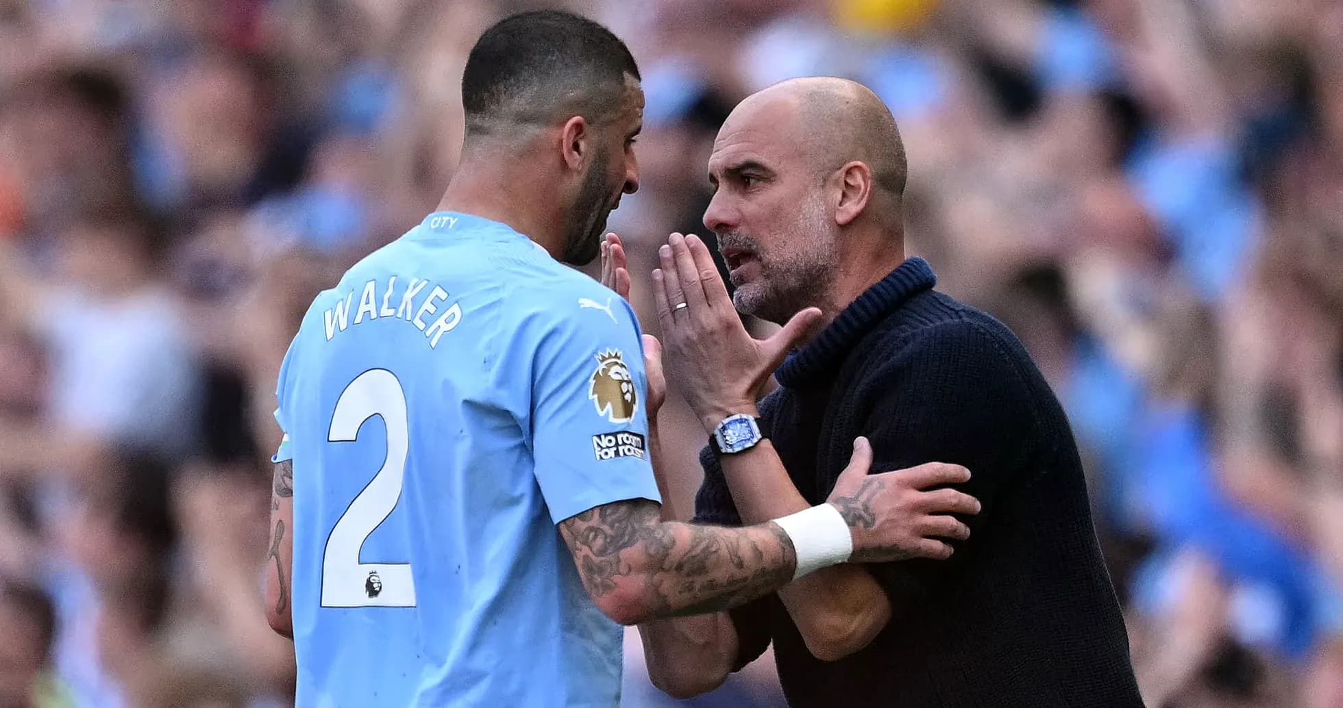 Kyle Walker conversando con Pep Guardiola durante el partido Kyle Walker conversando con Pep Guardiola durante el partido